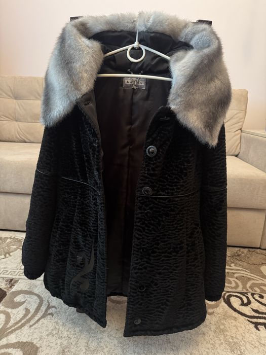 Шуба каракуль жіноча чорна 50 р.