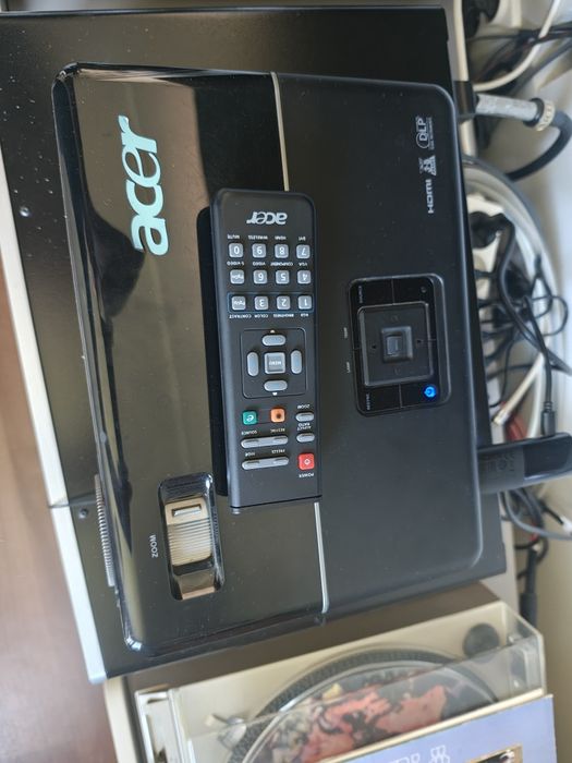 Projektor Acer P1100