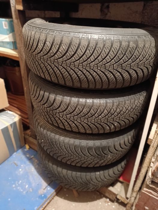 Sprzedam felgi stalowe z oponami do Renault Megane 3