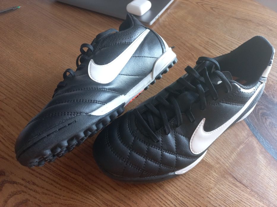 сороконіжки кросівки Nike 35,5 / 24, 5см