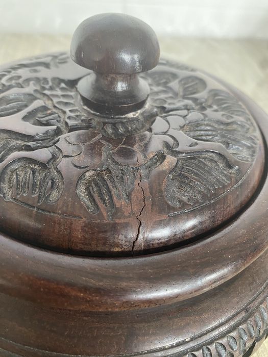 Madeira africana esculpida à mão vintage