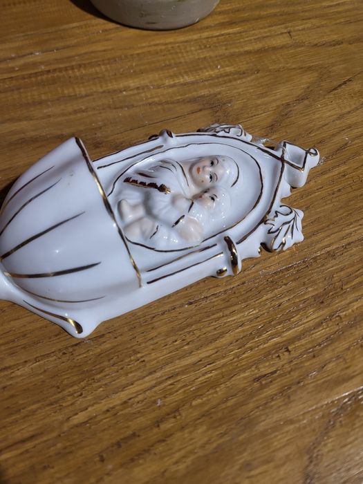 Porcelanowa kropielnica Maryja Matka Boża z dzieciątkiem Jezus