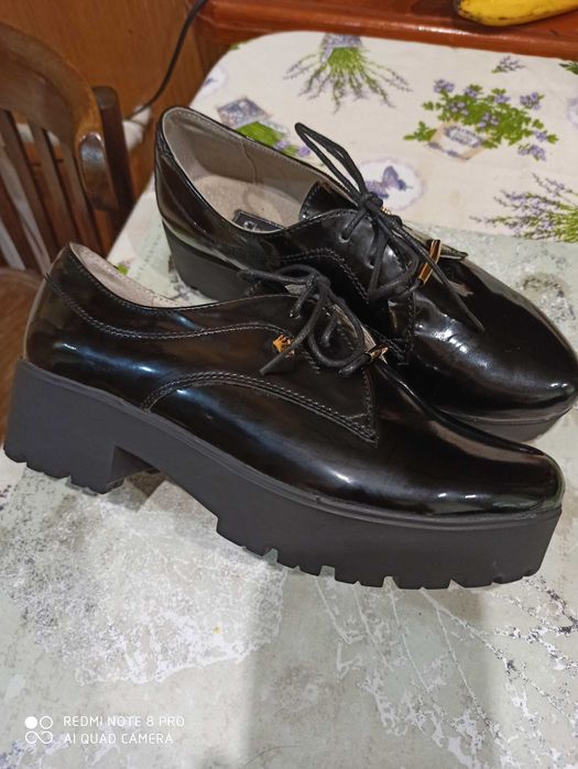 туфли на платформе натуральная кожа-лак 36р-р