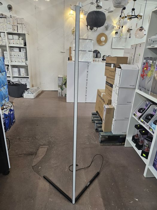 Nowoczesna lampa narożna LED JAROVO RGB / pilot / aplikacja (Nowa)
