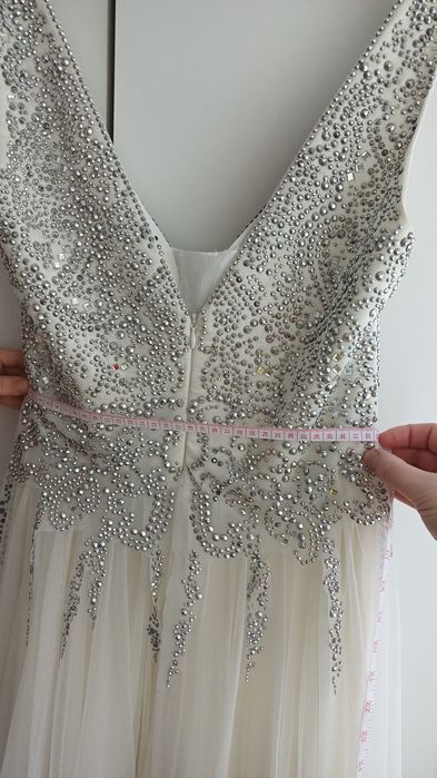 Весільна сукня або випуск