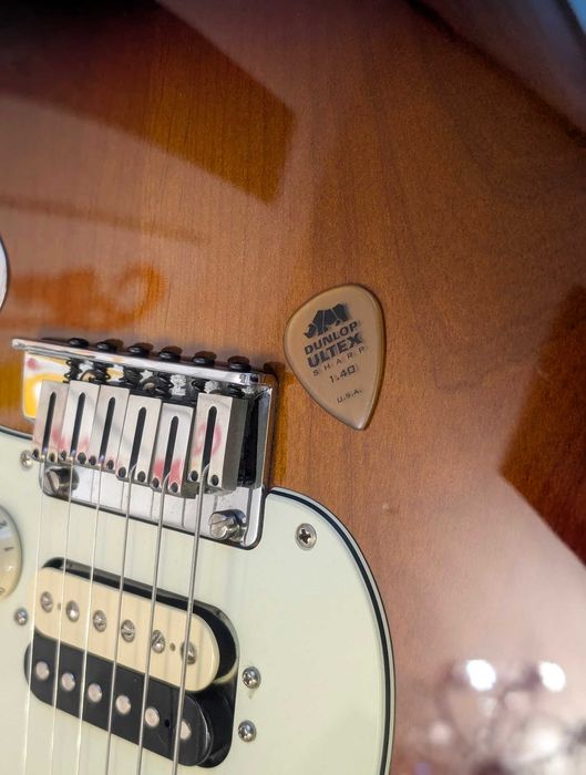 Электрогитара Fender American Elite Stratocaster HSS Shawbucker