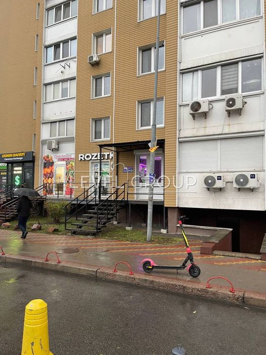 Оренда фасадного приміщення 92 кв.м на Данченка 1. Варшавський р-н