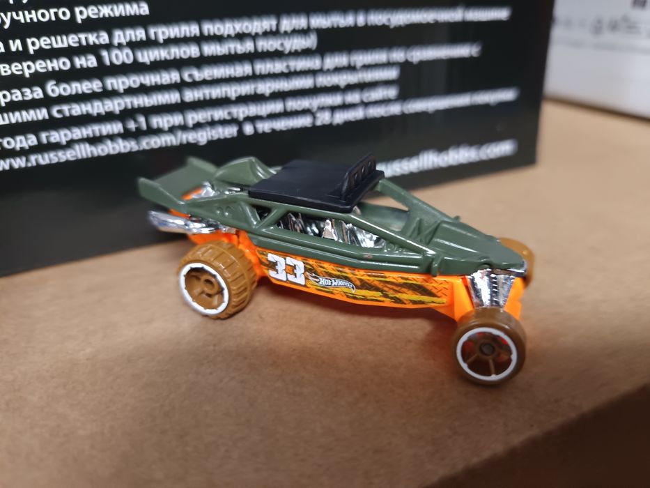 8 carrinhos HotWheels