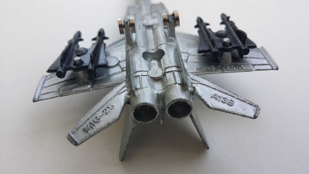 Brinquedo modelo antiguidade vintage avião militar soviético mig25