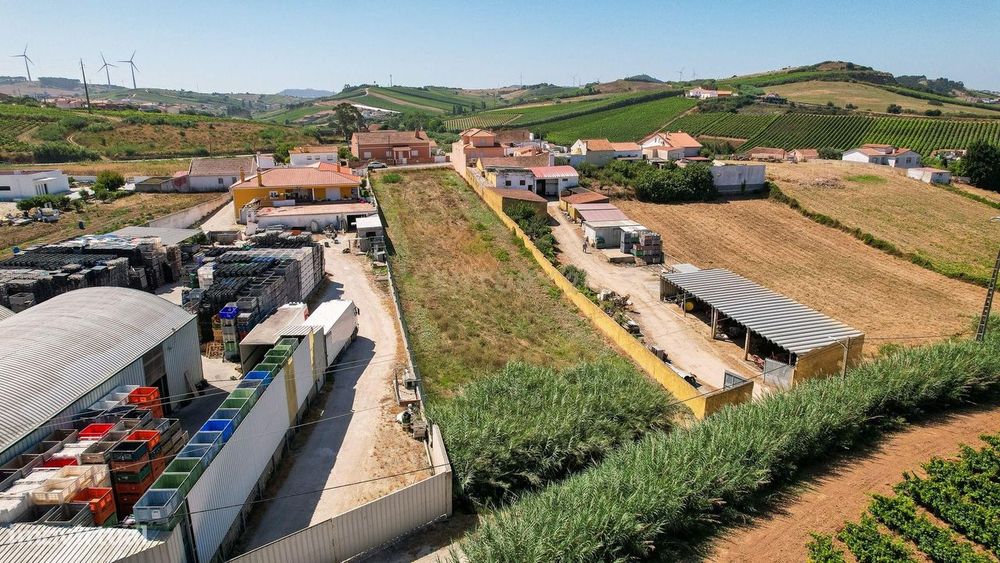 ** Descubra este magnífico Terreno Urbanizável c/2.360 mts2  em Torres
