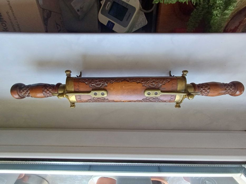 Sztućce zestaw myśliwski w drewnianym etui, mosiężne okucia.