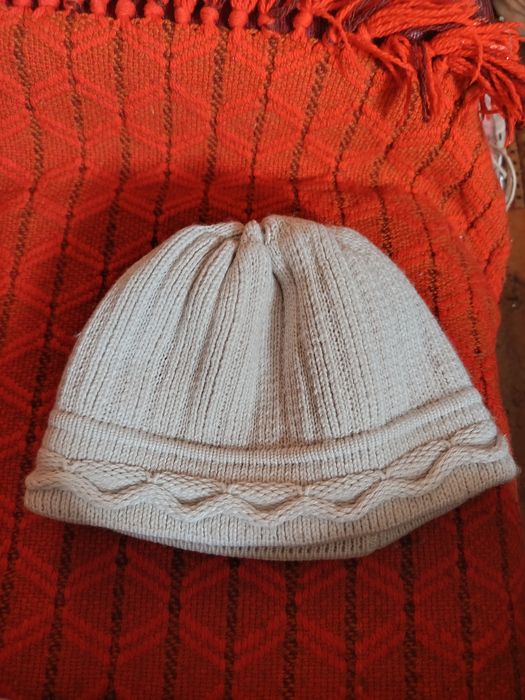 Czapka damska Oddam za darmo.