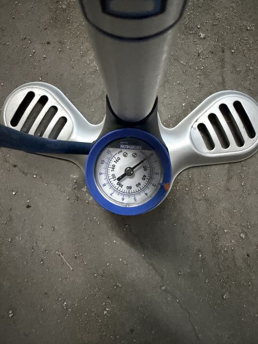 Bomba de pé para bicicleta NOVA