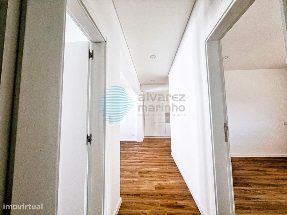 Apartamento T2 com Vista Mar, Garagem e Totalmente Remodelado