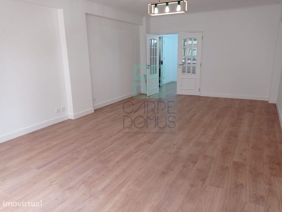 Apartamento T3 - renovado, c/ estacionamento, na Estrada da Luz - L...