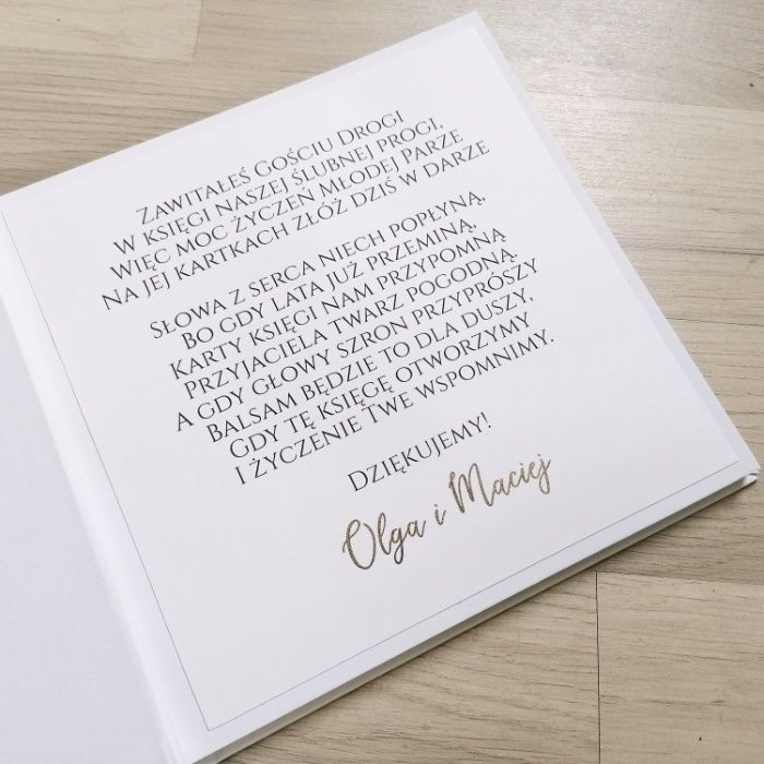 Księga gości z pozłacanymi napisami GLAMOUR