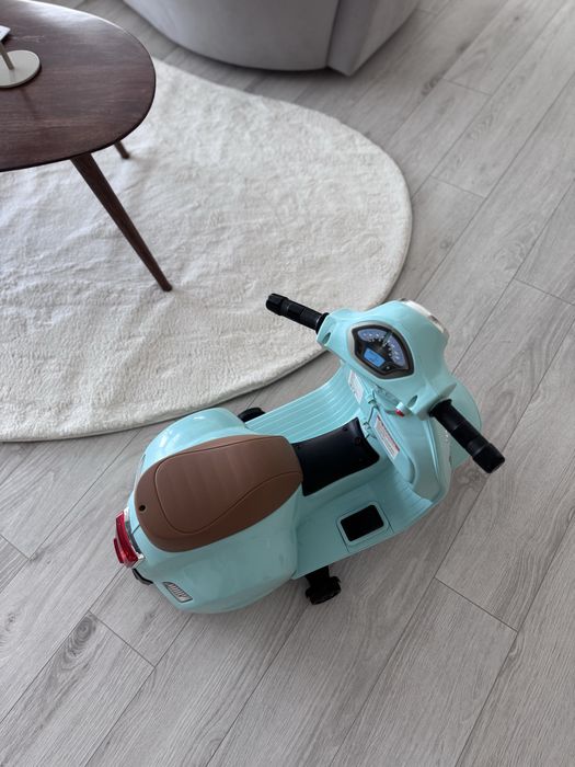 Mota electrica Vespa criança