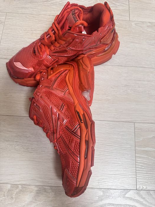 кросівки balenciaga runner red