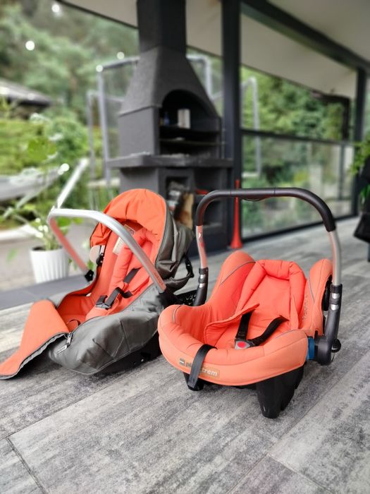 Dwa nosidełka dla dzieci