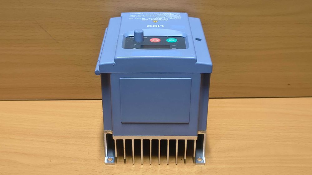 Hitachi L100-005NFE falownik o mocy 0.55kW