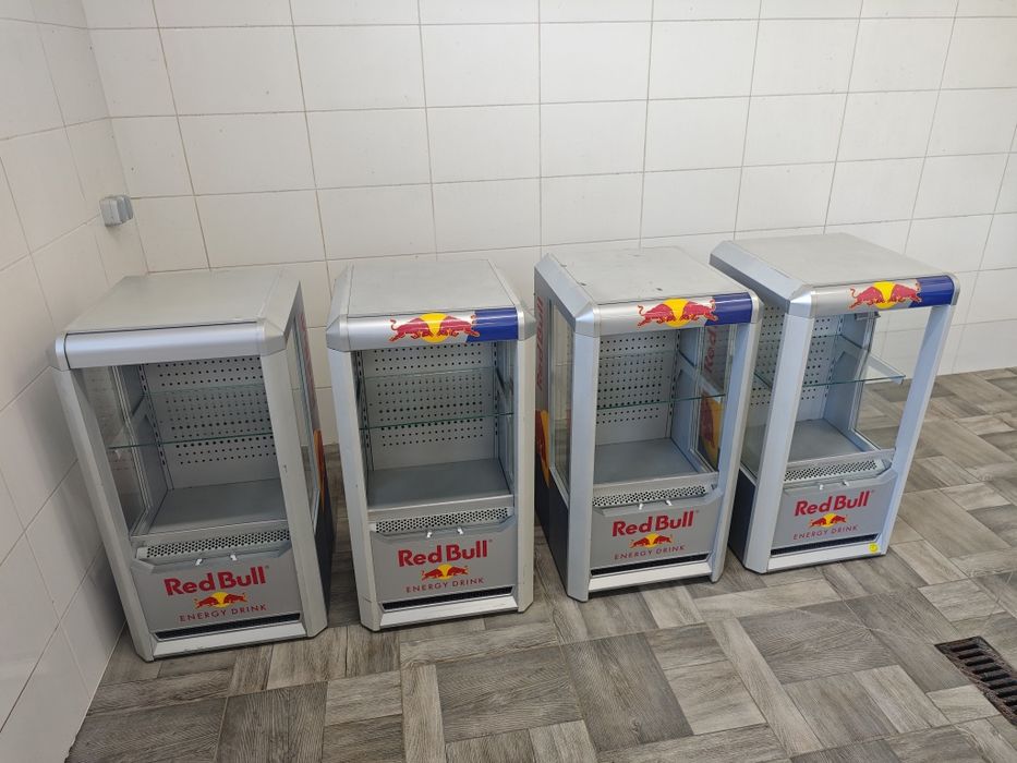 Холодильна вітрина Red Bull