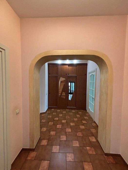 Продається унікальний триповерховий польський особняк!