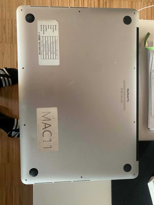 MacBook Pro 15" 16GB RAM / 256GB SSD