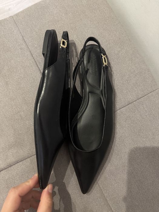 Туфлі, балетки з відкритою пʼяткою і гострим носком