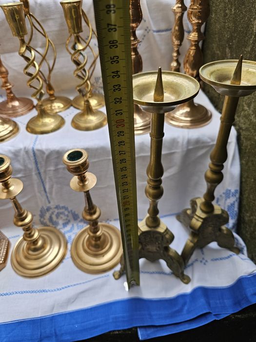 Бронзові підсвічники.