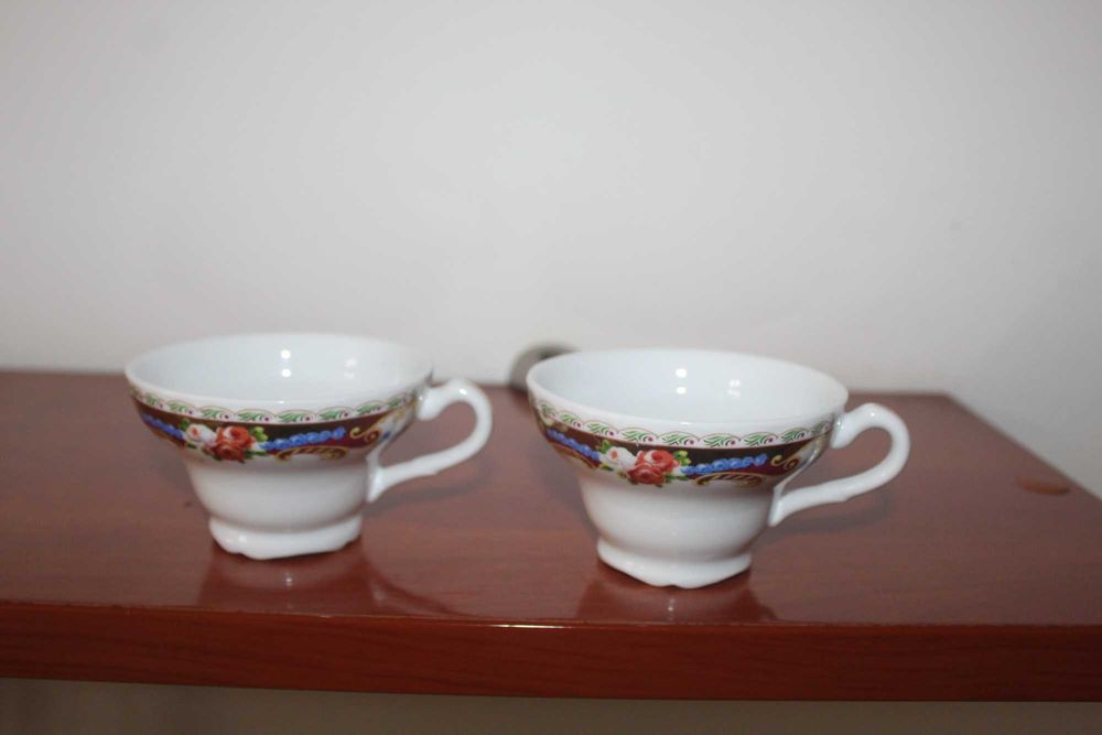 Duas Chávenas de Chá Sem Marca