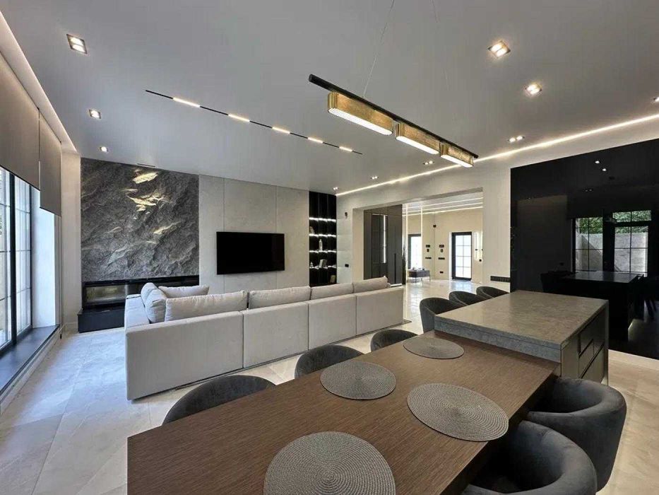 Будинок мрії • авторський дизайн • гараж на 2 авто • травертин