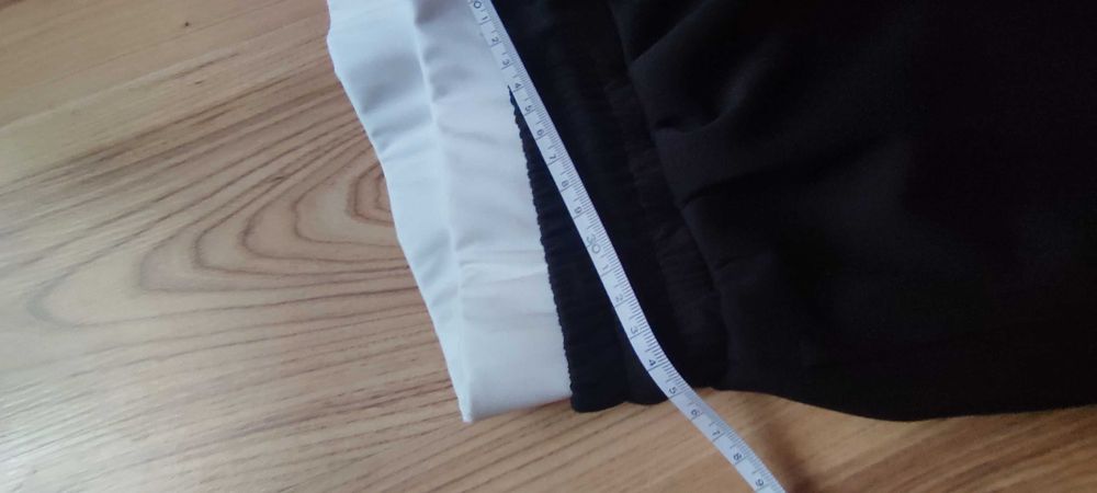 Nowe spodnie dresowe