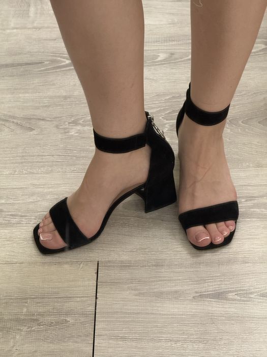 Підбори чорні estro