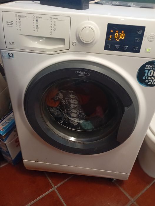 Máquina de lavar roupa usada