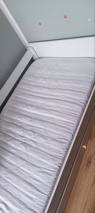 Sprzedam szafę białą 90x55cm , łóżko dziecięce z materacem 160x80 i szufladą