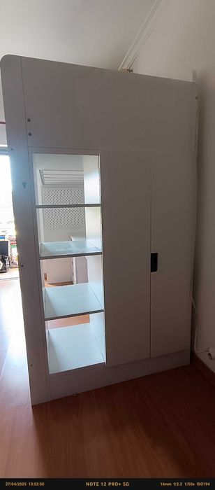 Vendo cama com guarda roupa e secretária usado em bom estado