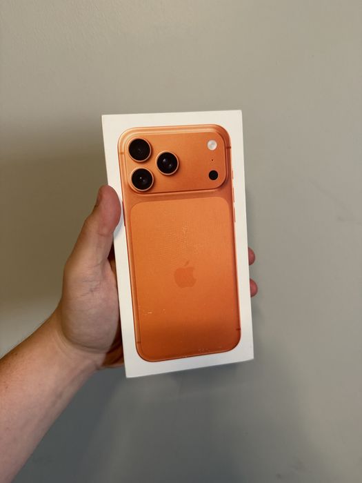Apple iPhone 17 Pro Max 256Gb. ( Cosmic Orange )