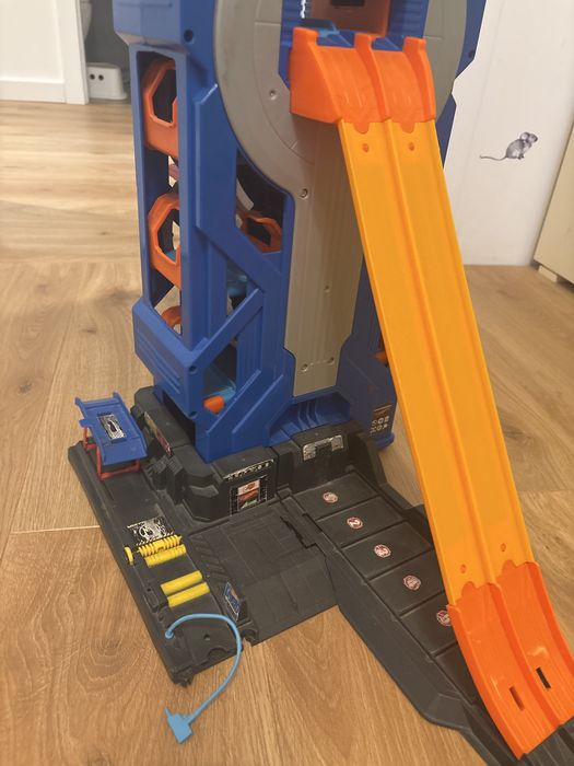 Mega garaż hot wheels