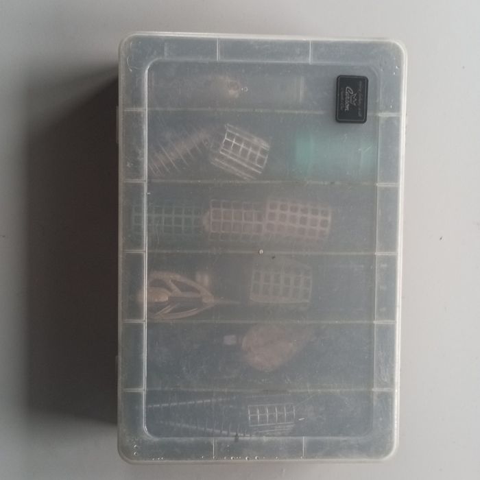 Vendo estojo de pesca com diversos fedeers