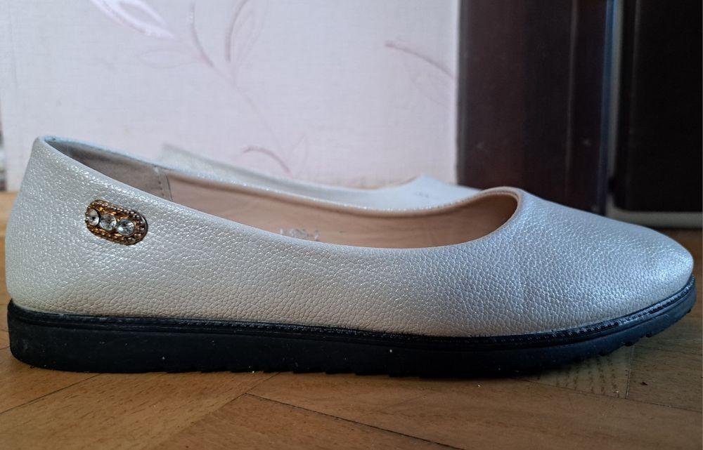 Продам туфлі жіночі (можливо на підлітка), 38р.