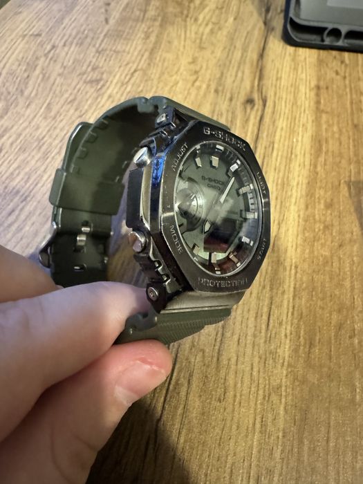 Продаю Casio G-Shock GM-2100B.