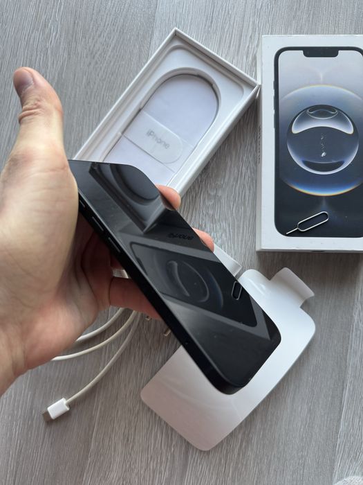 iPhone 16e 128 gb фізична SIM, неверлок, стан нового