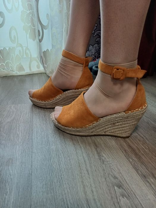 Модняві босоніжки