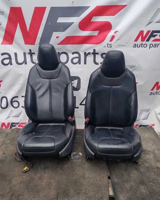 Передні сидіння водійське пасажирське Tesla Model S 16-20 рік rest