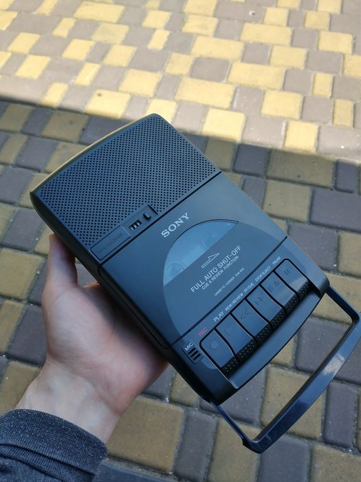 Портативний касетний програвач sony.