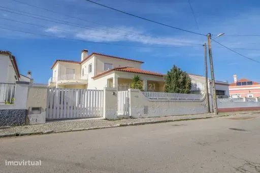 Moradia T4 Com Piscina