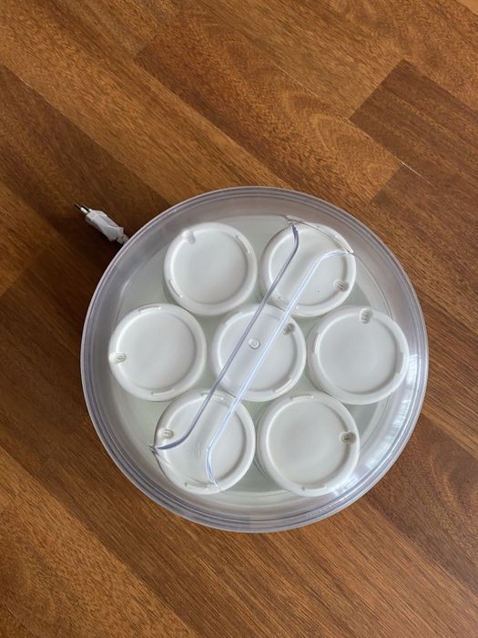 Продам йогуртницу Moulinex YG 230