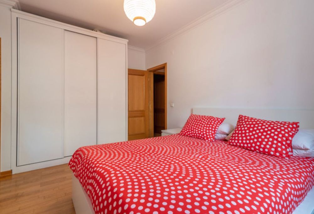 Roupeiro de quarto em Madeira Maciça