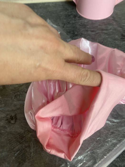 Touca de cetim cor de rosa