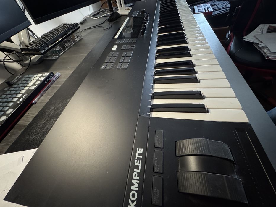 Teclado Native s-61 MKII e Software NI Komplete